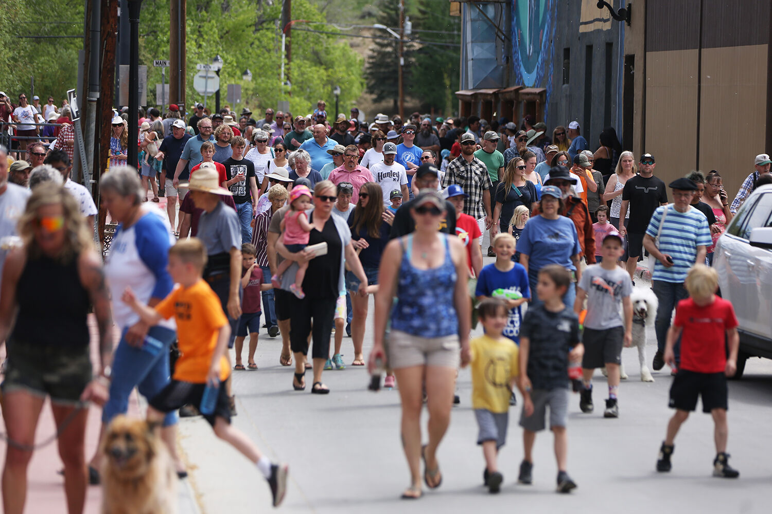The crowd of parade watchers moved in waves
